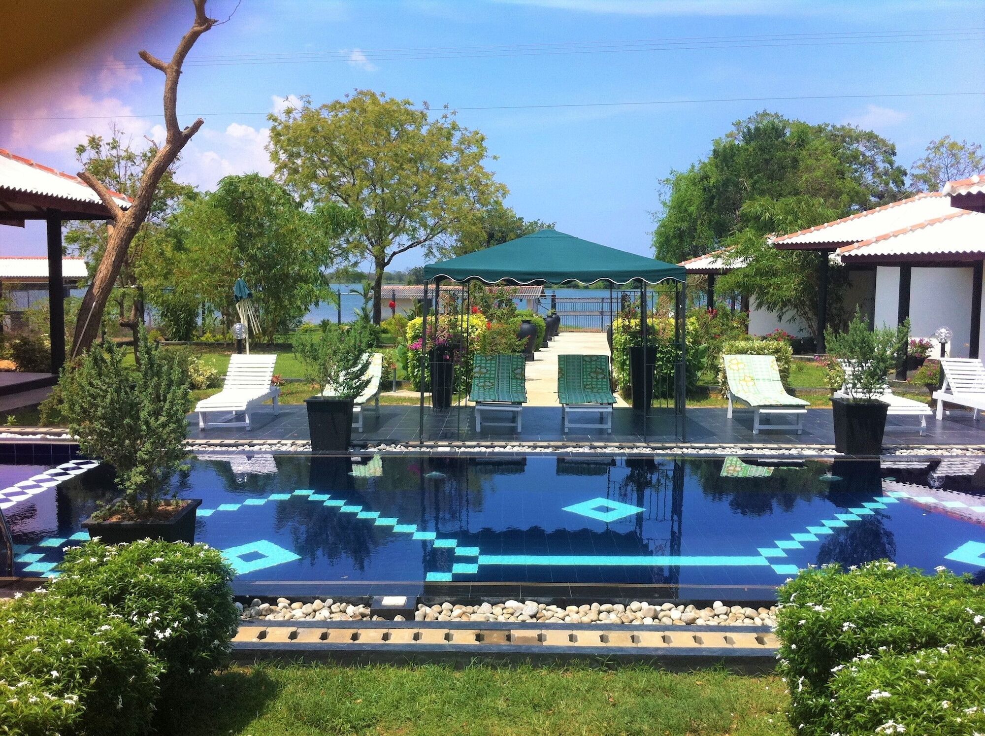 Flower Garden Lake Resort Tissamaharama Exterior foto