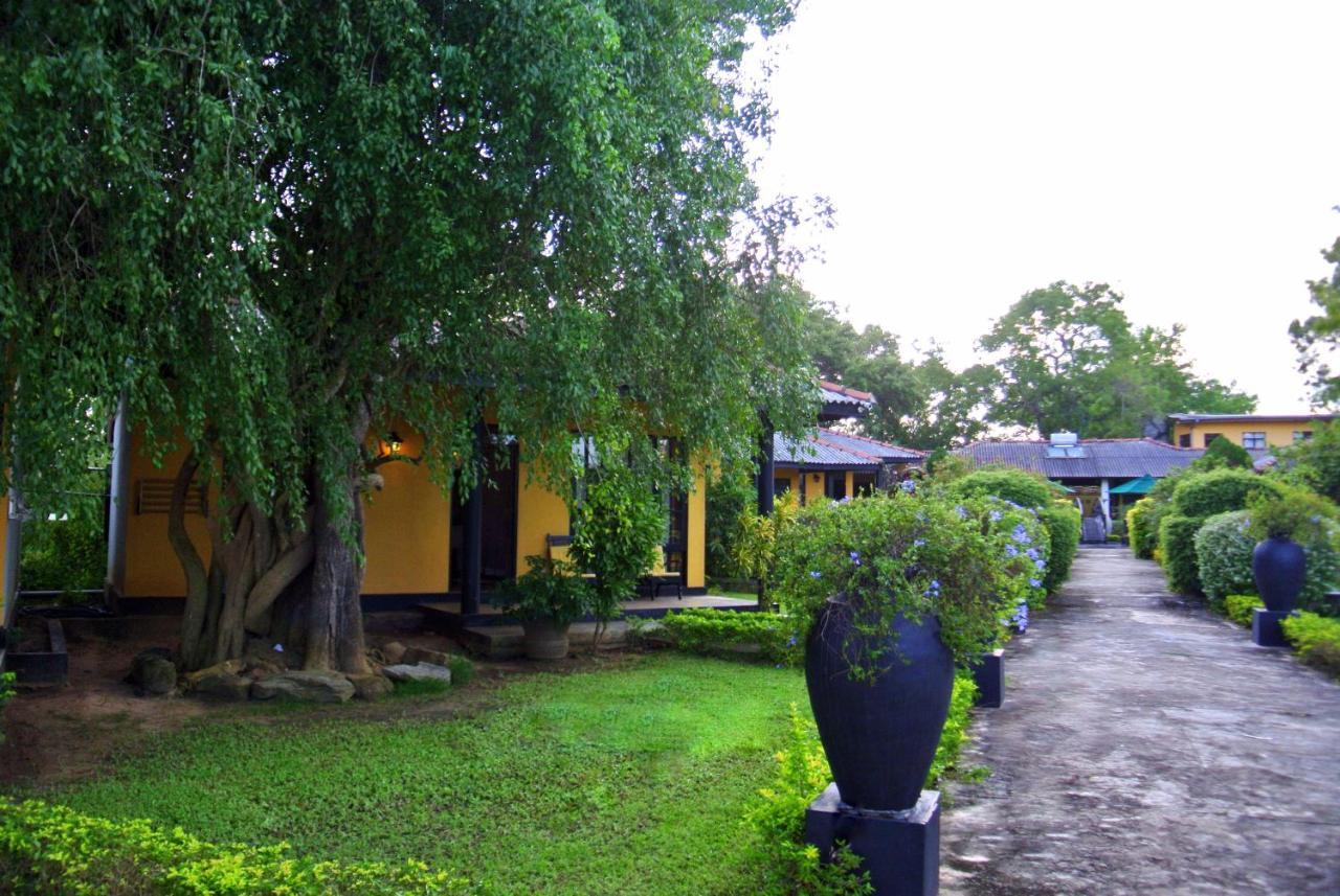 Flower Garden Lake Resort Tissamaharama Exterior foto