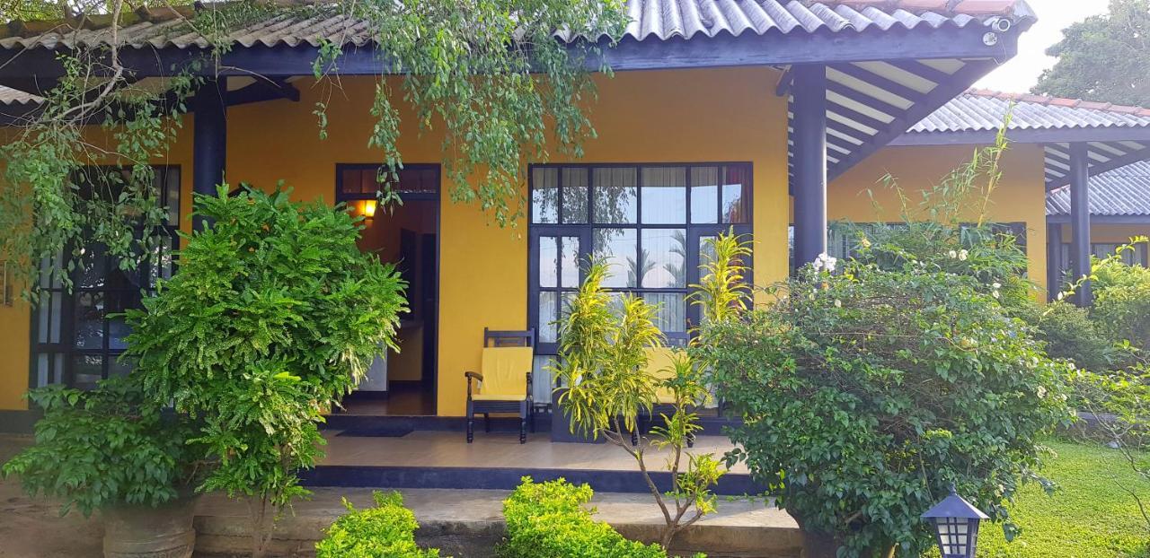 Flower Garden Lake Resort Tissamaharama Exterior foto