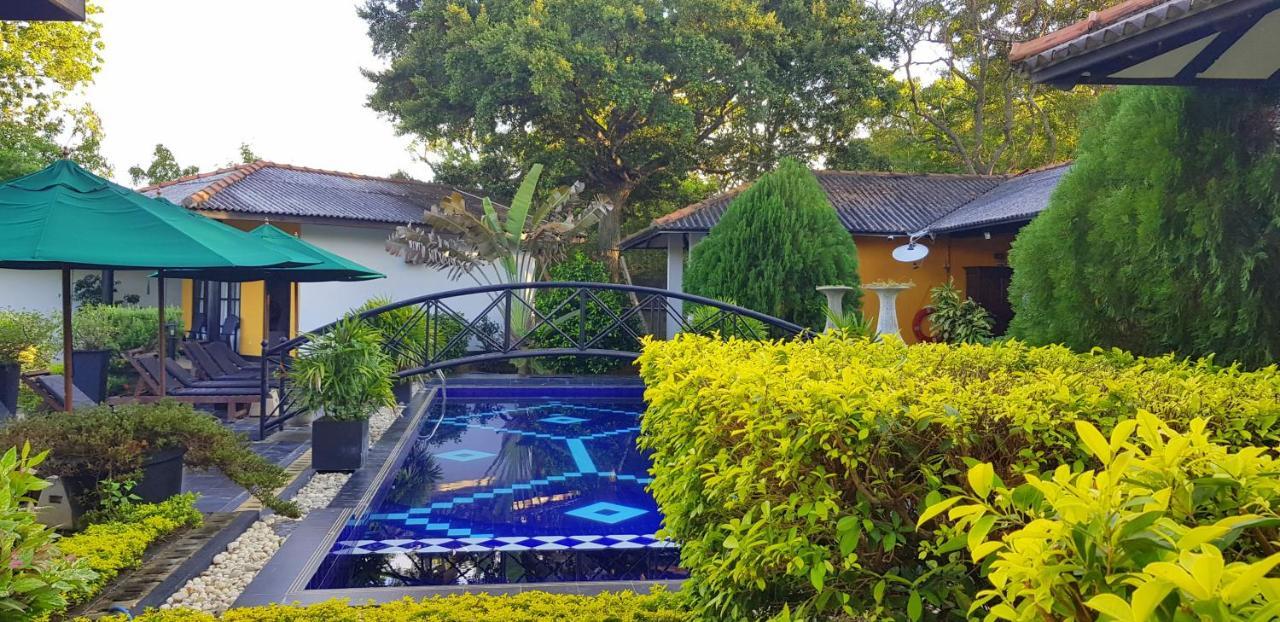 Flower Garden Lake Resort Tissamaharama Exterior foto